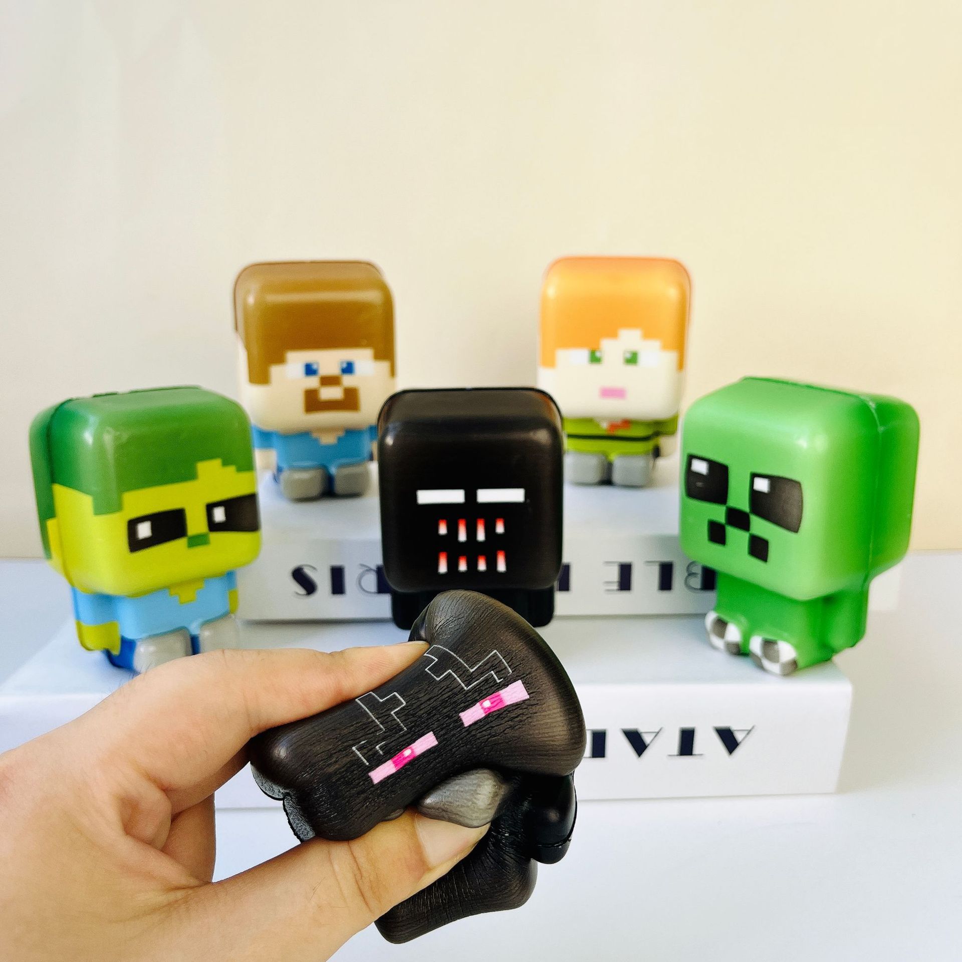 Party Games Music - Nieuw model MC stressbal knijpmuziekspeelgoed spelaccessoire
